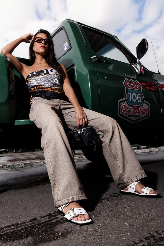 blugi crop cu croiala dreapta