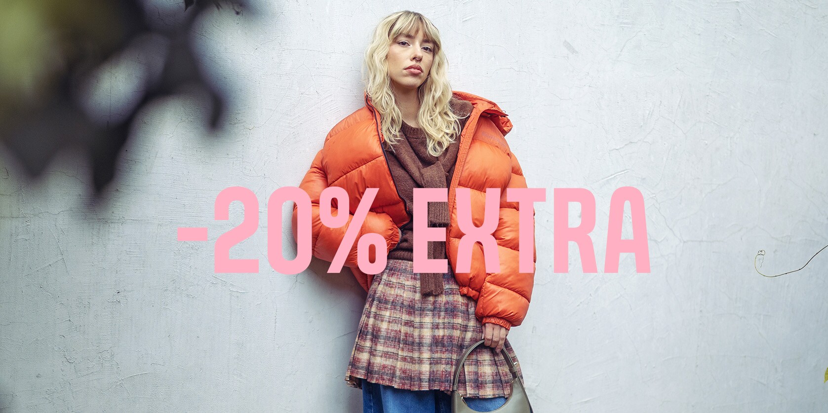 la comenzi de min. 400 lei folosind codul EXTRA20