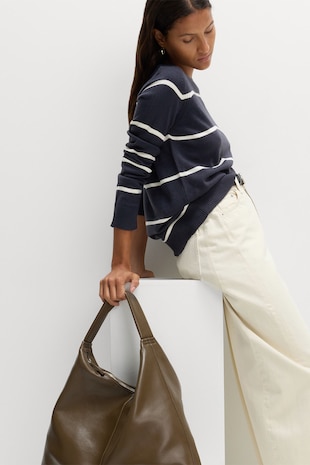 Kerek nyakú csíkos pulóver