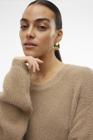 Vero Moda Pulover lejer si pufos cu decolteu barcuta, Maro camel
