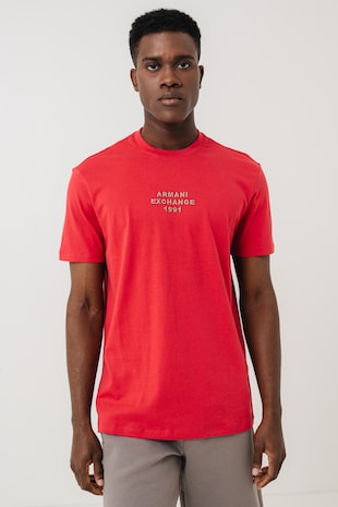 Kerek nyakú póló logóval