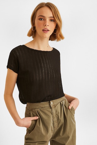 Kényelmes fazonú kötött póló