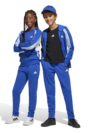 Logós szabadidőruha