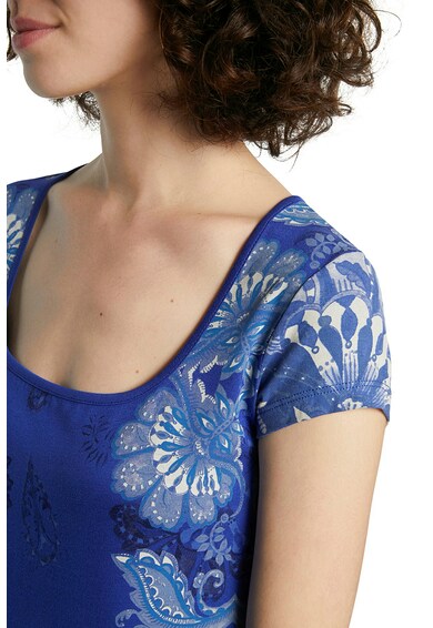 DESIGUAL Mintás póló szögletes nyakrésszel női