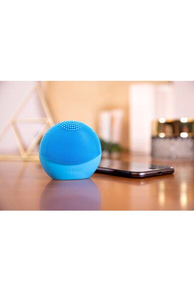 FOREO Dispozitiv de curatare faciala  LUNA play smart, 2 zone, baterii Barbati