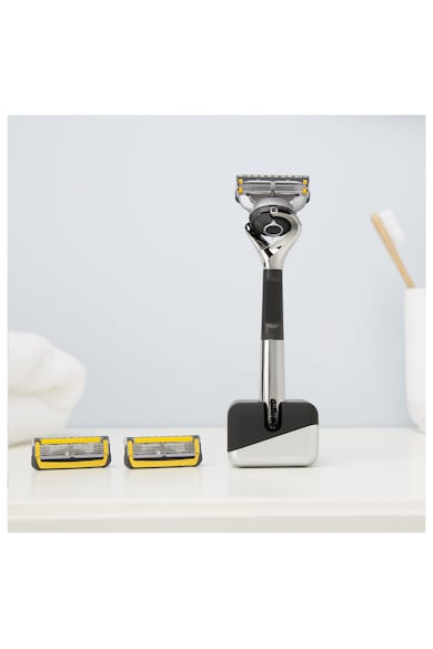 Gillette Set cadou: Aparat de ras  Fusion5 + 2 rezerve + suport Barbati