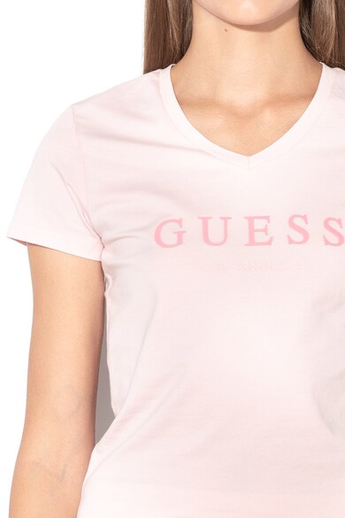 GUESS JEANS Тениска с шпиц деколте и лого Жени