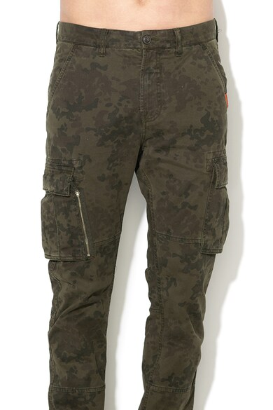 SUPERDRY Pantaloni conici cu imprimeu camuflaj Barbati