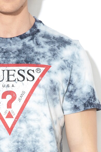 GUESS JEANS Прилепнала тениска с батик Мъже