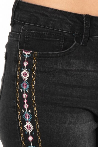 DESIGUAL Olimpia skinny fit farmernadrág hímzett részletekkel női