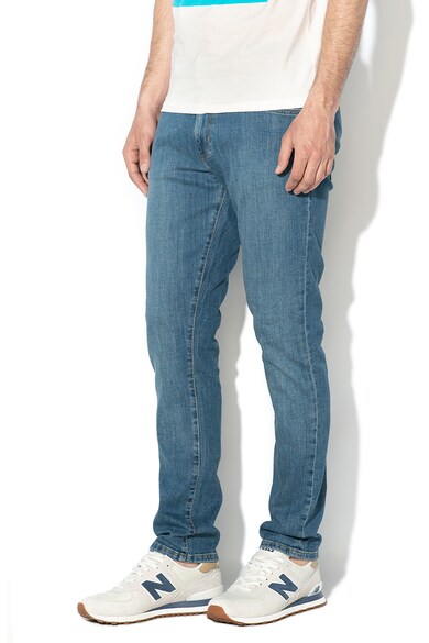 Wrangler Larston slim fit farmernadrág lefelé szűkülő szárakkal férfi