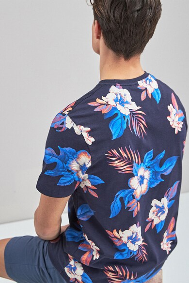 NEXT Tricou cu decolteu la baza gatului si model floral Barbati