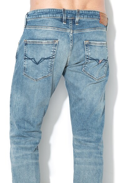 GUESS JEANS Vermont egyenes szárú slim fit farmernadrág alacsony derékrésszel férfi