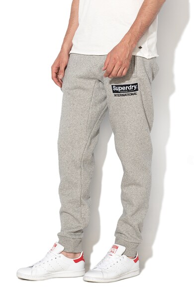 SUPERDRY Pantaloni cu aplicatie logo International Barbati