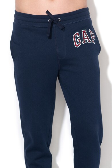 GAP Pantaloni sport cu captuseala din material fleece si broderie logo Barbati