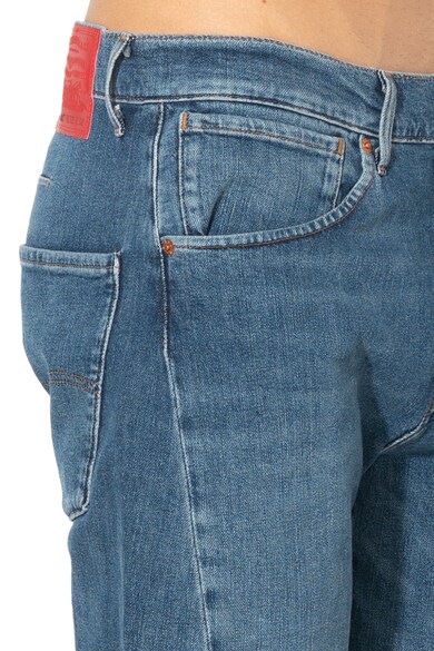 Levi's 502™ lefelé szűkülő farmernadrág mosott hatással férfi