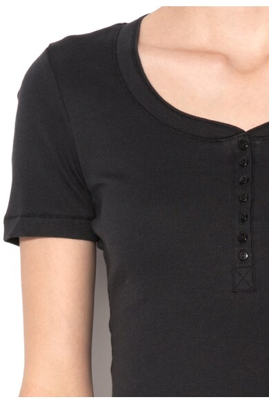 Skiny Tricou negru de casa cu fenta cu nasturi Femei