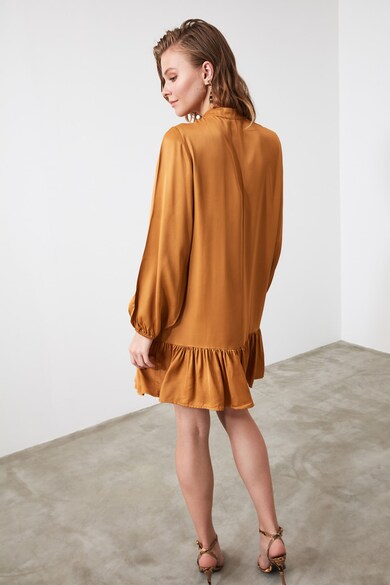 Trendyol Mini szaténruha bővülő fazonú alsó szegéllyel női