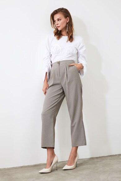 Trendyol Pantaloni in carouri, cu croiala ampla si model crop Femei