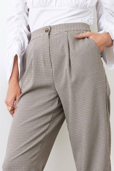 Trendyol Pantaloni in carouri, cu croiala ampla si model crop Femei
