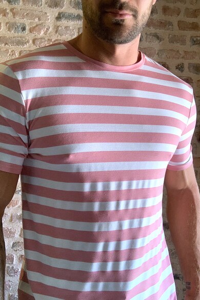Trendyol Раирана тениска с овално деколте Мъже