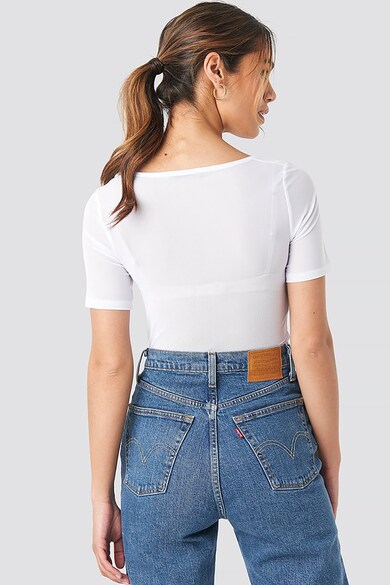 NA-KD Crop póló szögletes nyakrésszel női