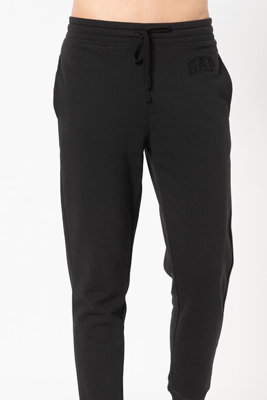 GAP Pantaloni sport conici cu buzunare oblice Barbati