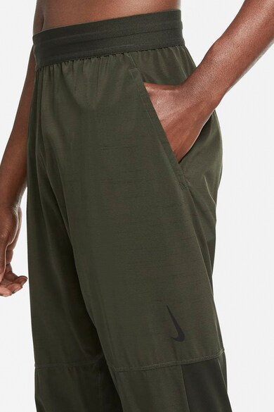 Nike Pantaloni cu insertii din plasa si tehnologie Dri-Fit pentru yoga Barbati
