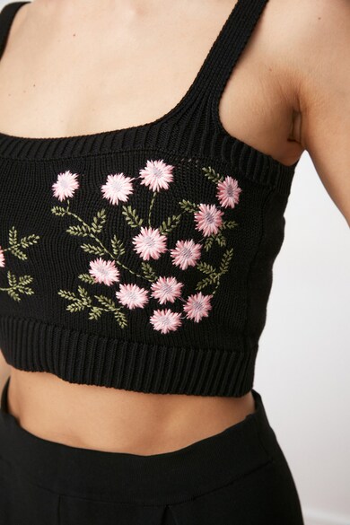 Trendyol Top crop tricotat cu broderie florala Femei