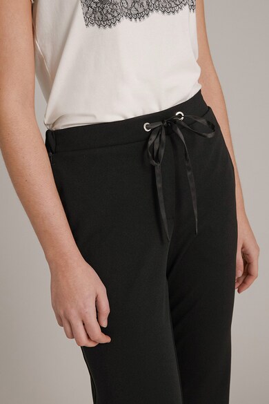 Oltre Pantaloni crop de satin cu snur in talie Femei