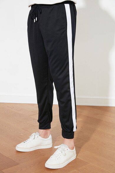 Trendyol Pantaloni sport regular fit cu benzi laterale contrastante Barbati