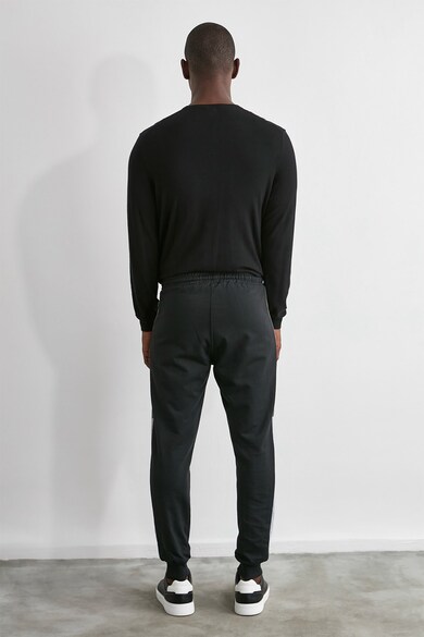 Trendyol Pantaloni sport cu benzi laterale contrastante 5 Barbati