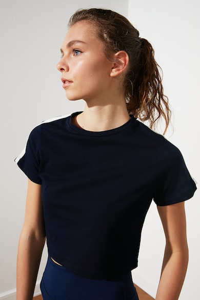 Trendyol Crop póló kontrasztos részletekkel női