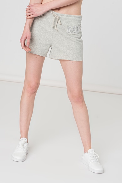 GAP Къс панталон с памук с бродирано лого Жени