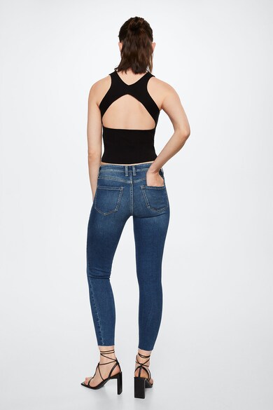 Mango Isa koptatott hatású skinny fit crop farmernadrág női