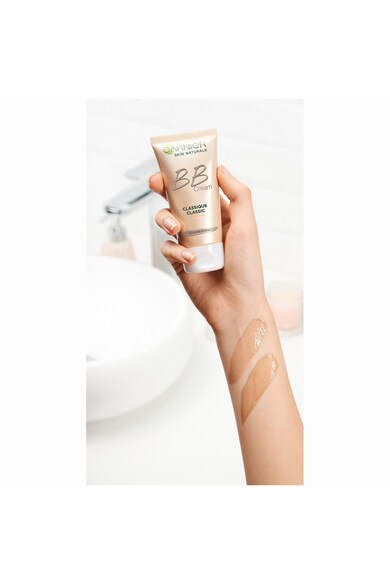 Garnier Crema coloranta pentru ten  BB Cream Miracle Perfector Light Femei