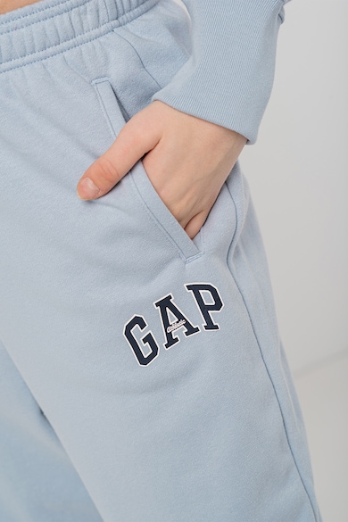 GAP Pantaloni sport cu buzunare laterale Femei