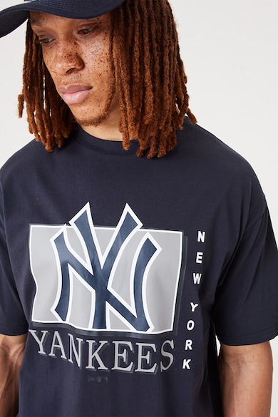 New Era New York Yankees bő fazonú póló ejtett ujjakkal férfi