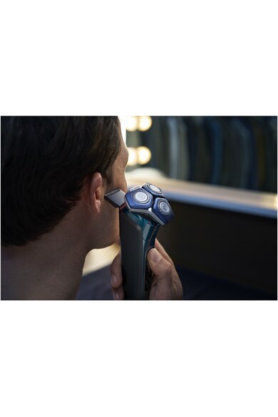Philips Aparat de barbierit  Shaver Seria 7000 S7882/55, barbierit umed/uscat, tehnologie SkinIQ, capete flexibile 360°, display LED, senzor Motion Control, senzor Power Adapt, lame auto-ascutire, 60 min, suport de incarcare, toc de transport, Ice Blue Barbati