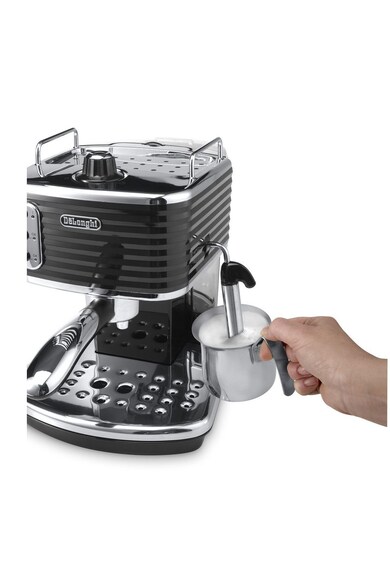 DeLonghi Espressor manual premium De'Longhi Scultura ECZ351.BK, 1100 W, 1.4 l, 15 bari, Sistem Cappucino, Negru Femei