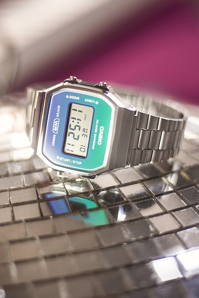 Casio Унисекс електронен часовник с преливащи се нюанси Мъже
