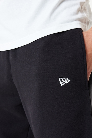 New Era Спортен панталон със свободна кройка и лого Мъже