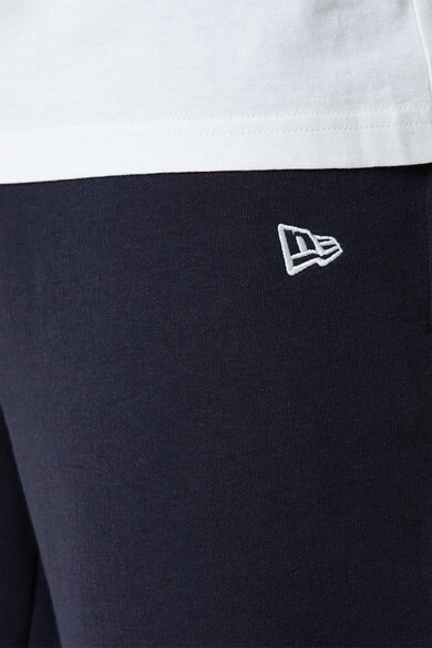 New Era Спортен панталон с лого League Essential Мъже