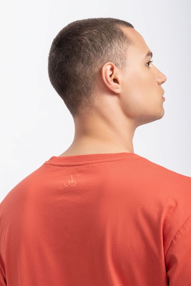 KAFT Kerek nyakú uniszex póló mintával a mellrészén női