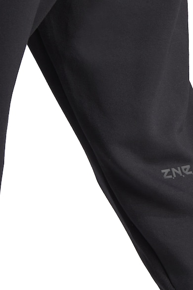 adidas Sportswear Z.N.E lefelé szűkülő logós szabadidőnadrág férfi