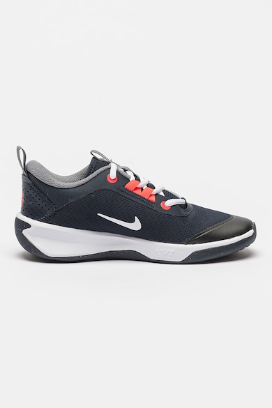 Nike Omni Multi-Court teremsportcipő textilbetétekkel Fiú
