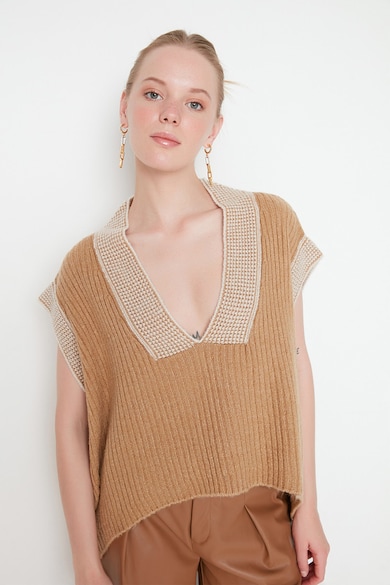 Trendyol Vesta tricotata cu decolteu in V si model in doua nuante Femei