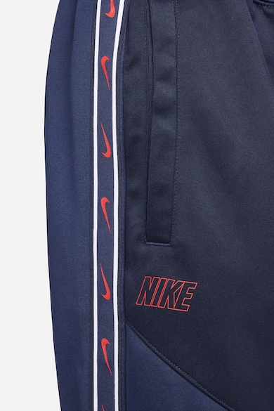 Nike Repeat szabadidőnadrág kontrasztos logós oldalcsíkkal férfi