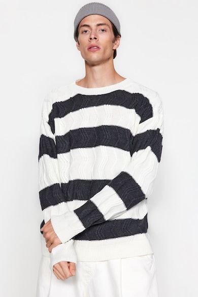 Trendyol Пуловер с овално деколте и райе Мъже