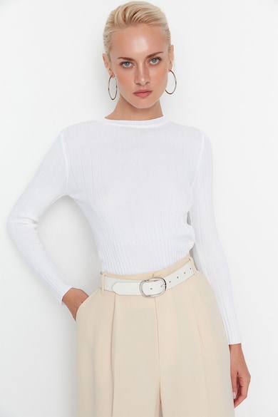 Trendyol Szűkített fazonú bordázott pulóver kerek nyakrésszel női